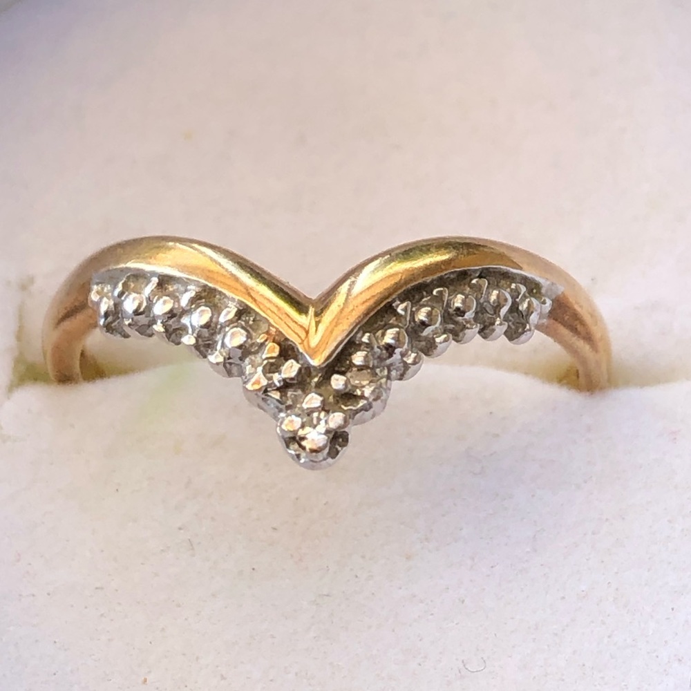 10K Gold Diamond "V" Ring Vintage